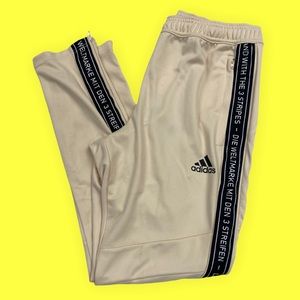 Mens adidas “the brand with the 3stripes” sweatpants.